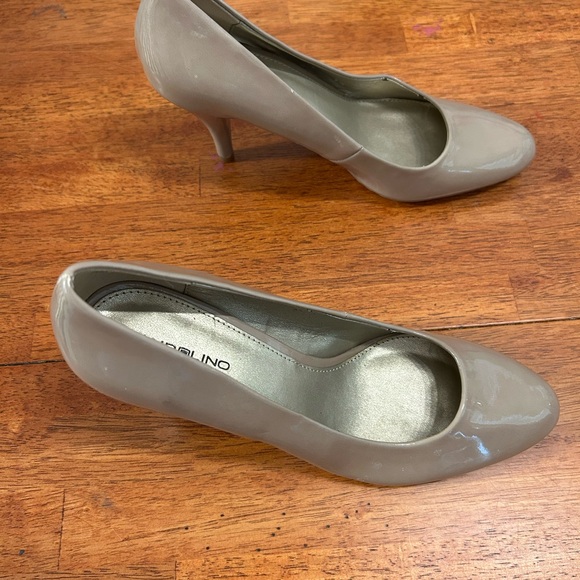 Bandolino Women's Nude Pumps - Picture 4 of 5